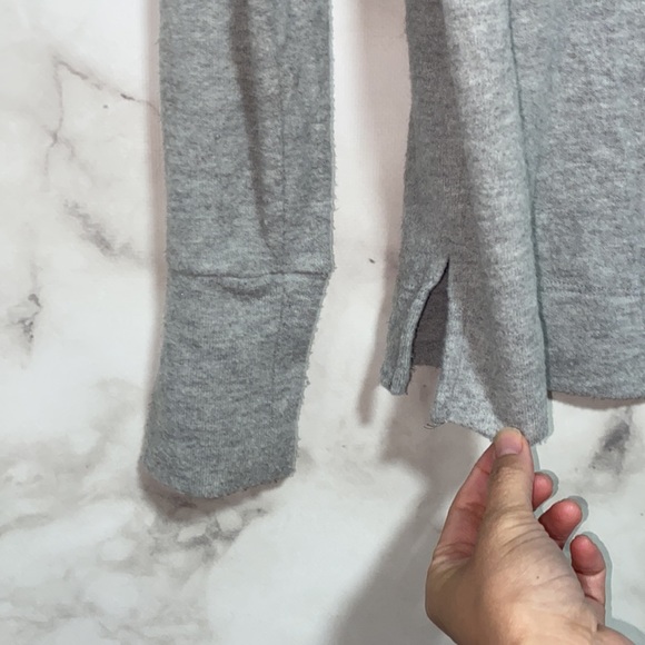 Socialite V-neck Fleece Long Sleeve Top - Picture 5 of 9